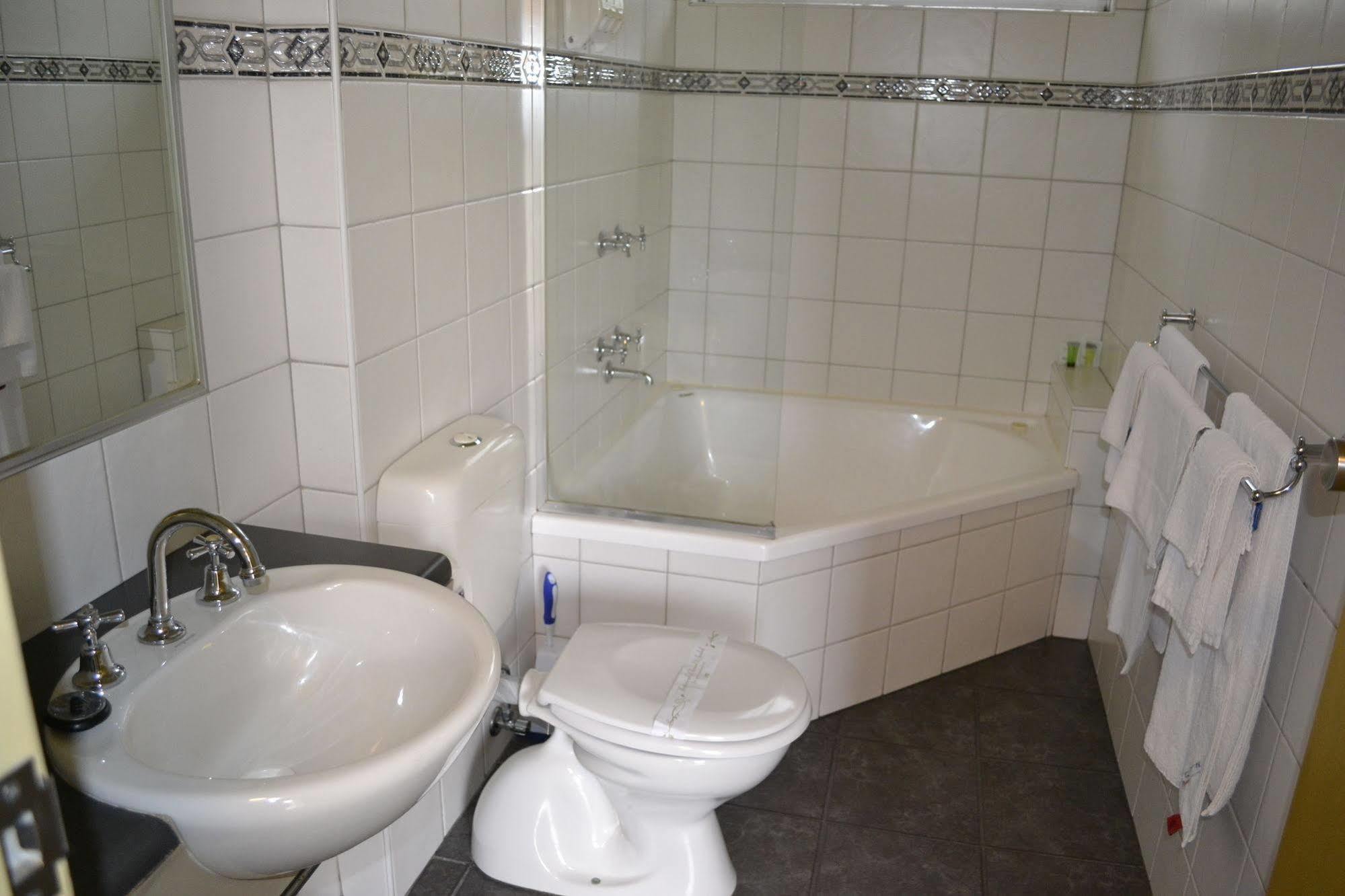 Colac Mid City Motor Inn Ngoại thất bức ảnh