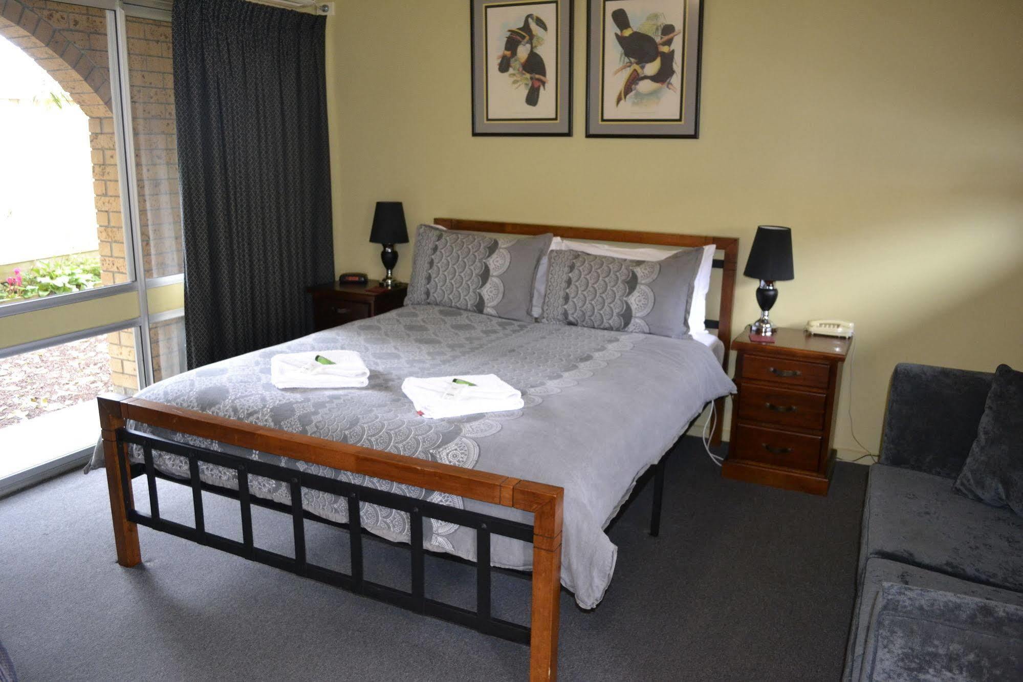 Colac Mid City Motor Inn Ngoại thất bức ảnh